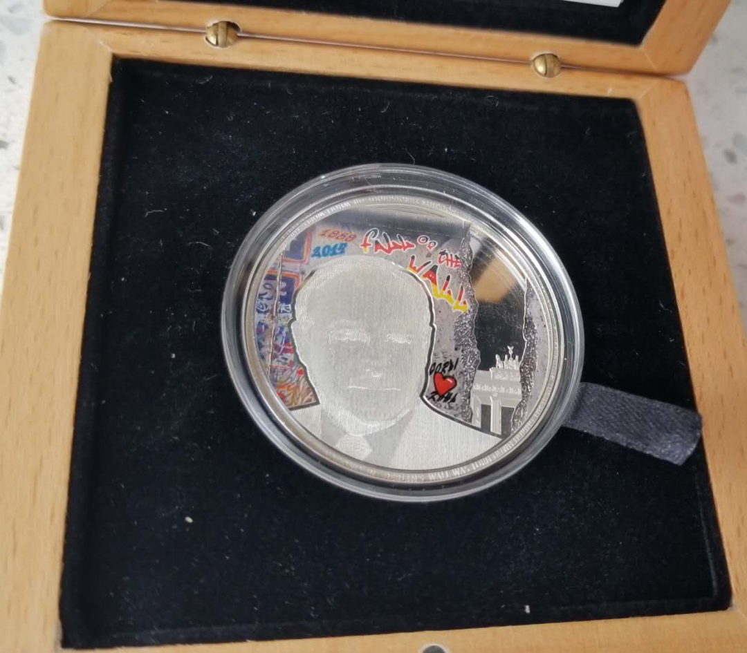 【随心拍】现代金银币拍卖-第十九期 帕劳柏林墙倒塌25周年3D变幻图像银币