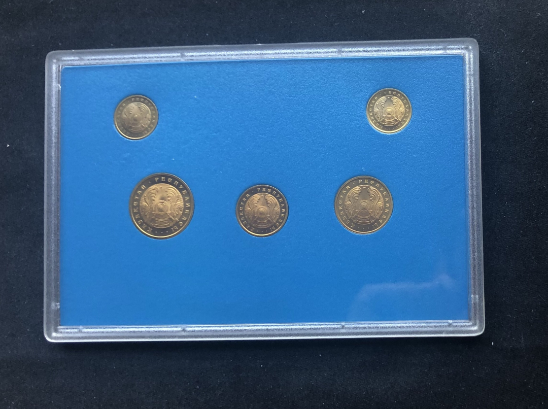 【币观天下】第六十九场拍卖 哈萨克斯坦官方套币册5枚
