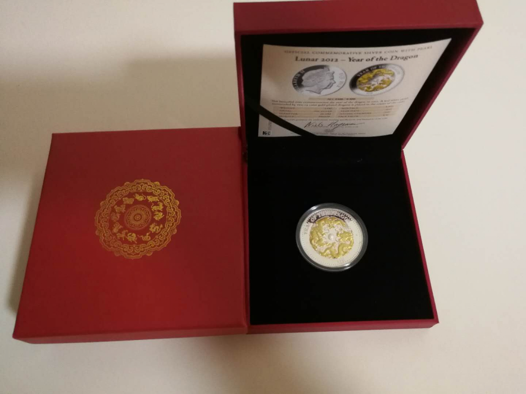【币观天下】第六十九场拍卖 斐济2012年生肖龙镶嵌天然珍珠1盎司镀金银币