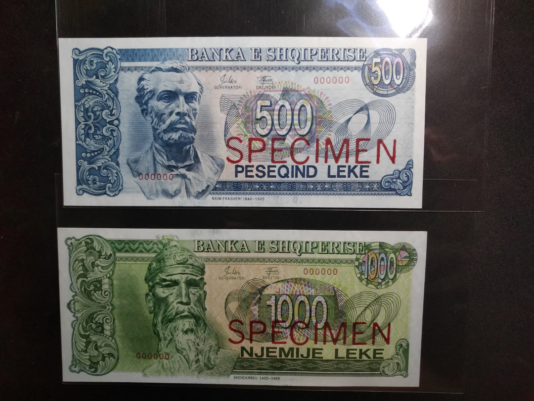 【鲸贝乐淘】千字文·第藏号拍卖 【中国代印】1992年阿尔巴尼亚500和1000元，票样样币，全新全品，500角有小软折，大票幅，精美绝伦，稀少难得，代印瑰宝
