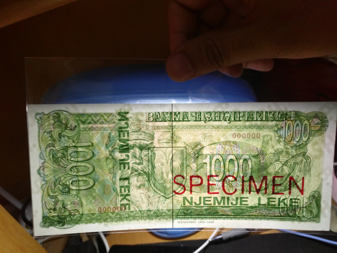 【鲸贝乐淘】千字文·第藏号拍卖 【中国代印】1992年阿尔巴尼亚500和1000元，票样样币，全新全品，500角有小软折，大票幅，精美绝伦，稀少难得，代印瑰宝