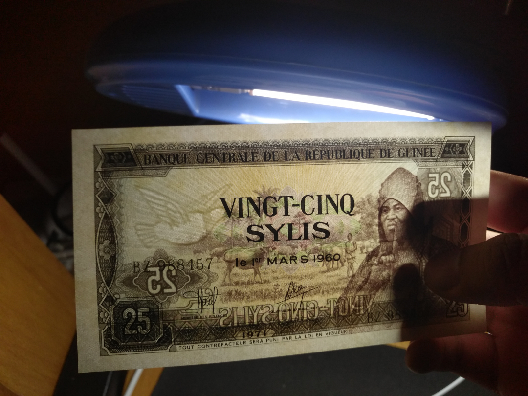 【鲸贝乐淘】千字文·第藏号拍卖 【中国代印】1971年几内亚25元，两张一起UNC 