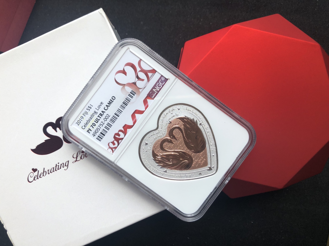 【币观天下】第七十期拍卖 【斐济】2019斐济情人节天鹅银币【ngc70】