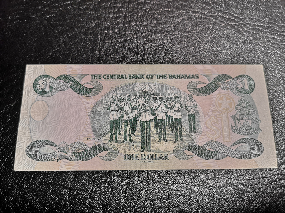 《外钞收藏家》第六十九期拍卖 巴哈马女王1元和英镑C序列10先令 VF品相两张