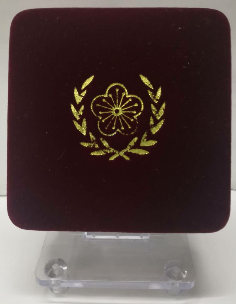 【鲸贝乐淘】千字文·第闰号拍卖 【中国台湾】台湾中华民国第九任总统副总统就职纪念银币。第一届直接民选。。正面为李登辉。连战像等。原证原盒。