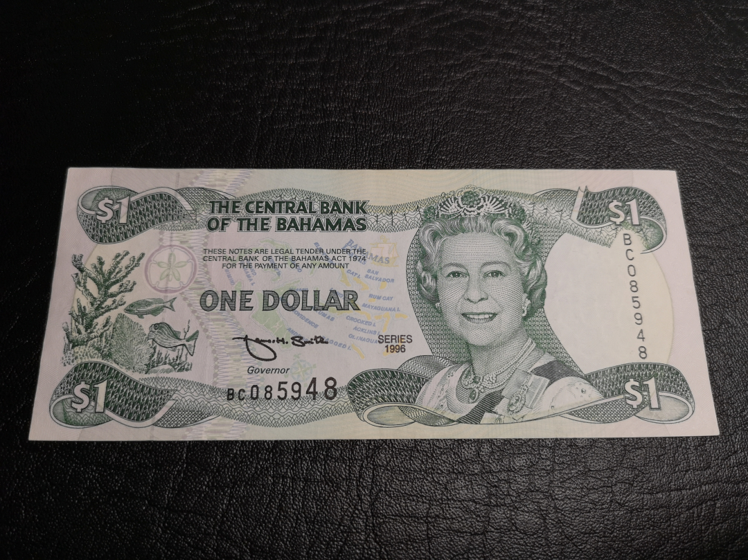 《外钞收藏家》第六十九期拍卖 巴哈马女王1元和英镑C序列10先令 VF品相两张