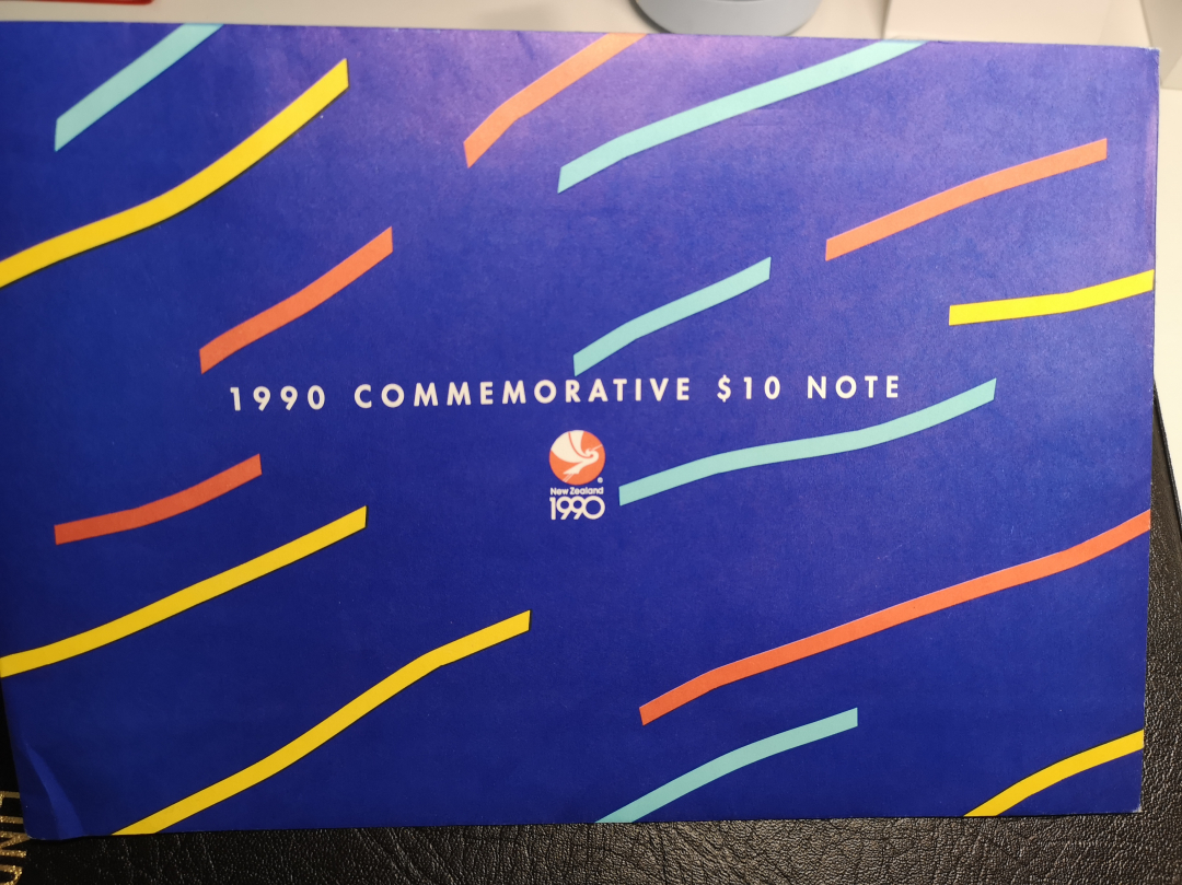 《外钞收藏家》第六十九期拍卖 1990年新西兰10元 unc 精美册子和封套