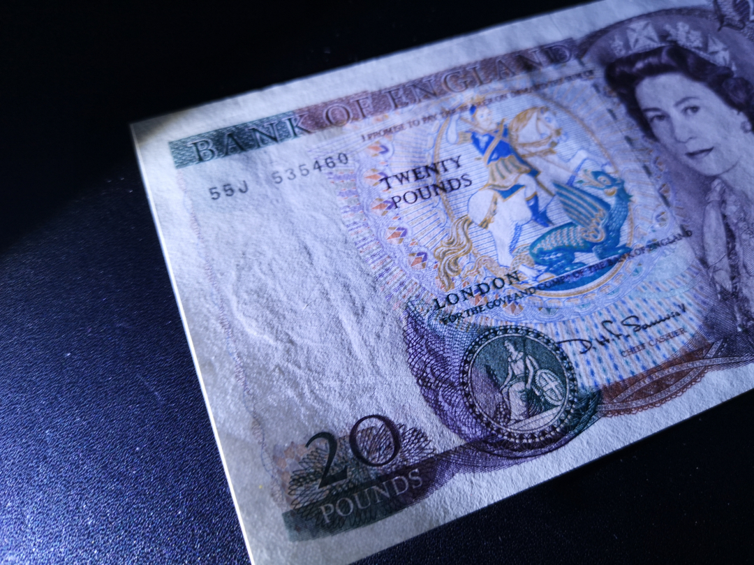 《外钞收藏家》第六十九期拍卖 英国D序列20镑 精美大票 unc 轻微压痕 