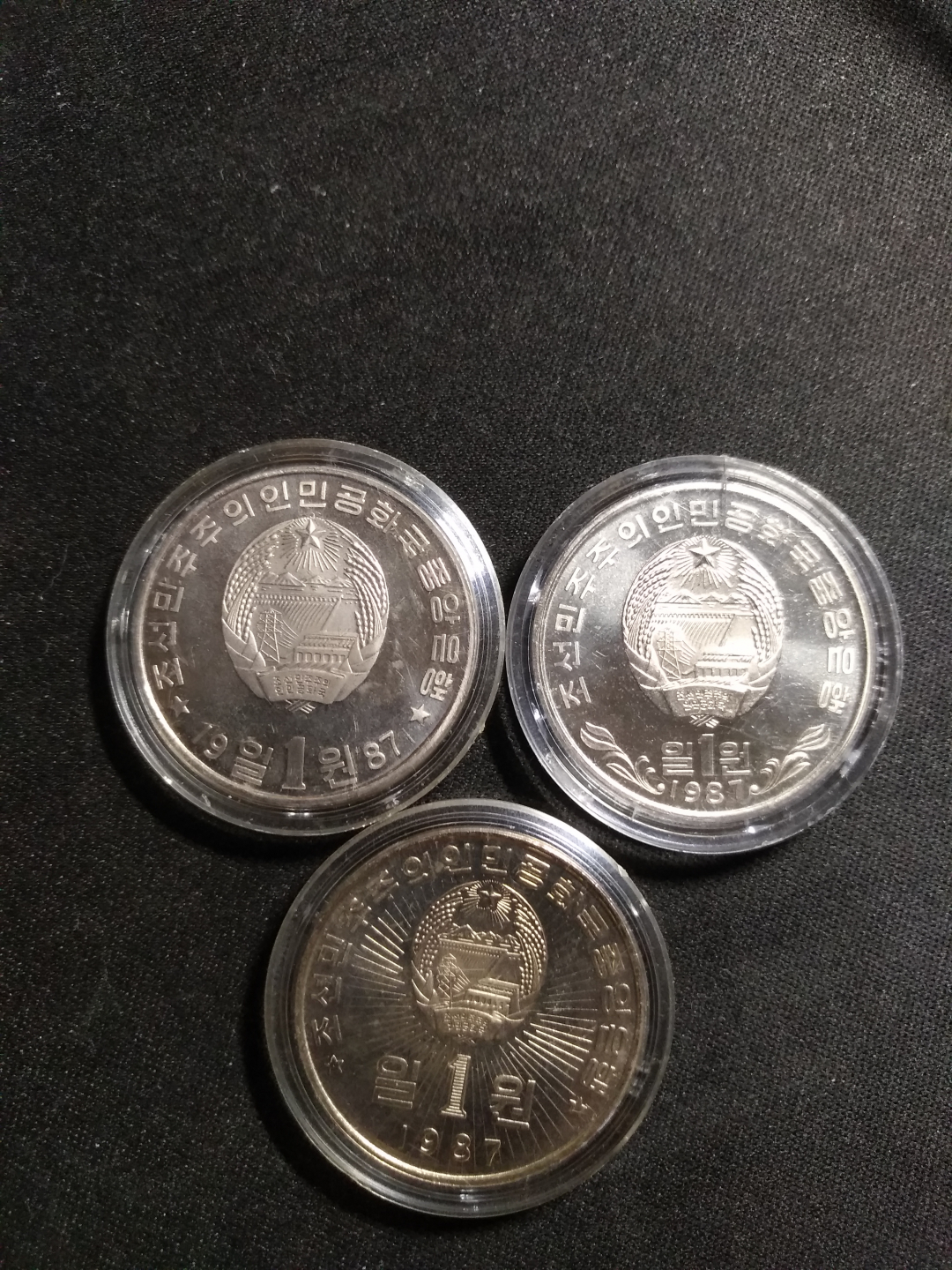 【鲸贝乐淘】千字文·第闰号拍卖 【朝鲜】1987年普制三雄镍币全套，故居有指纹，凯旋门有小氧化，整体不错，养护后评级会非常理想
