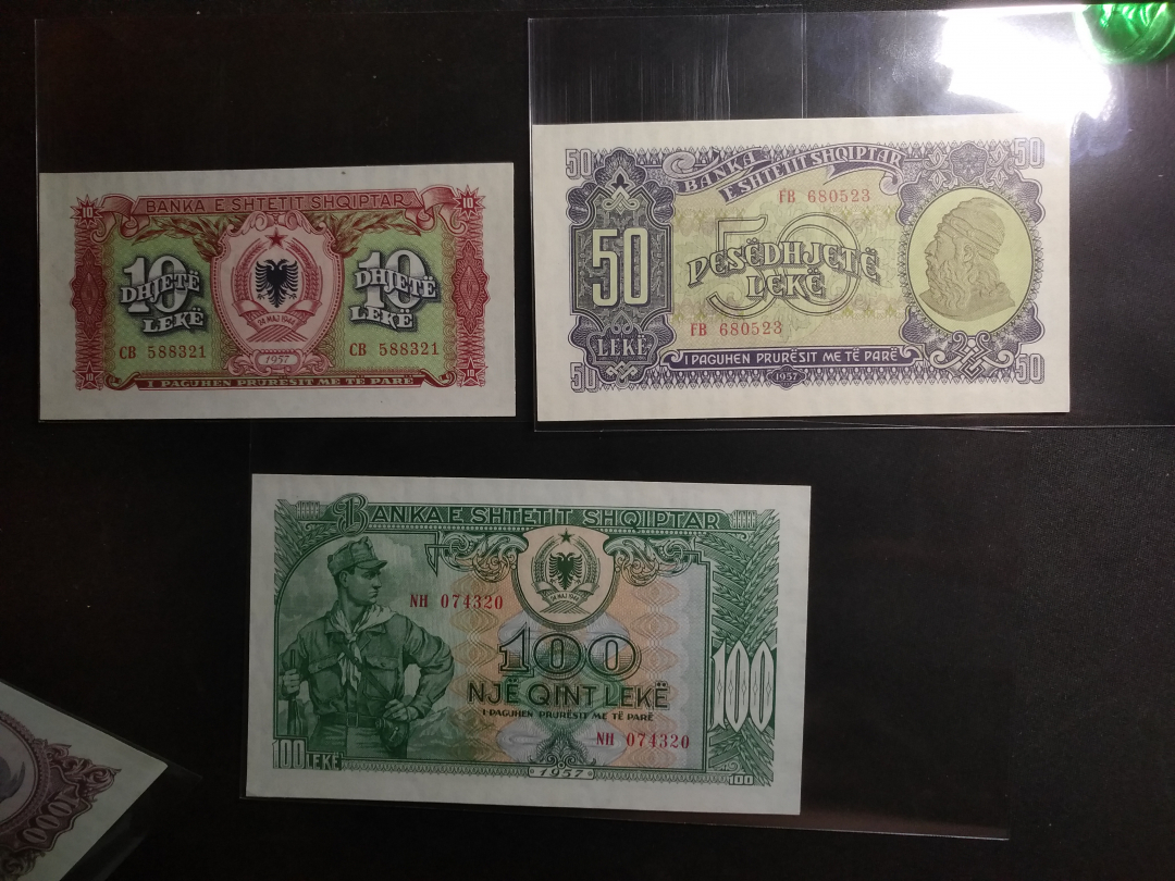 【鲸贝乐淘】千字文·第成号拍卖·上海钱币博览会专场 【阿尔巴尼亚】1951年全套，苏联代印，精美大票幅，小面值三张unc, 大面值两张品相一般，捆痕明显AUNC 