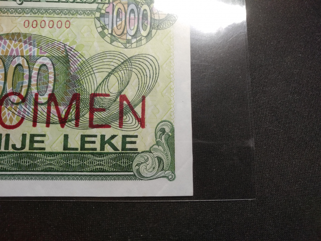 【鲸贝乐淘】千字文·第“律吕调阳”号拍卖 【中国代印】1992年阿尔巴尼亚1000元票样样币，AUNC ，一角有折痕