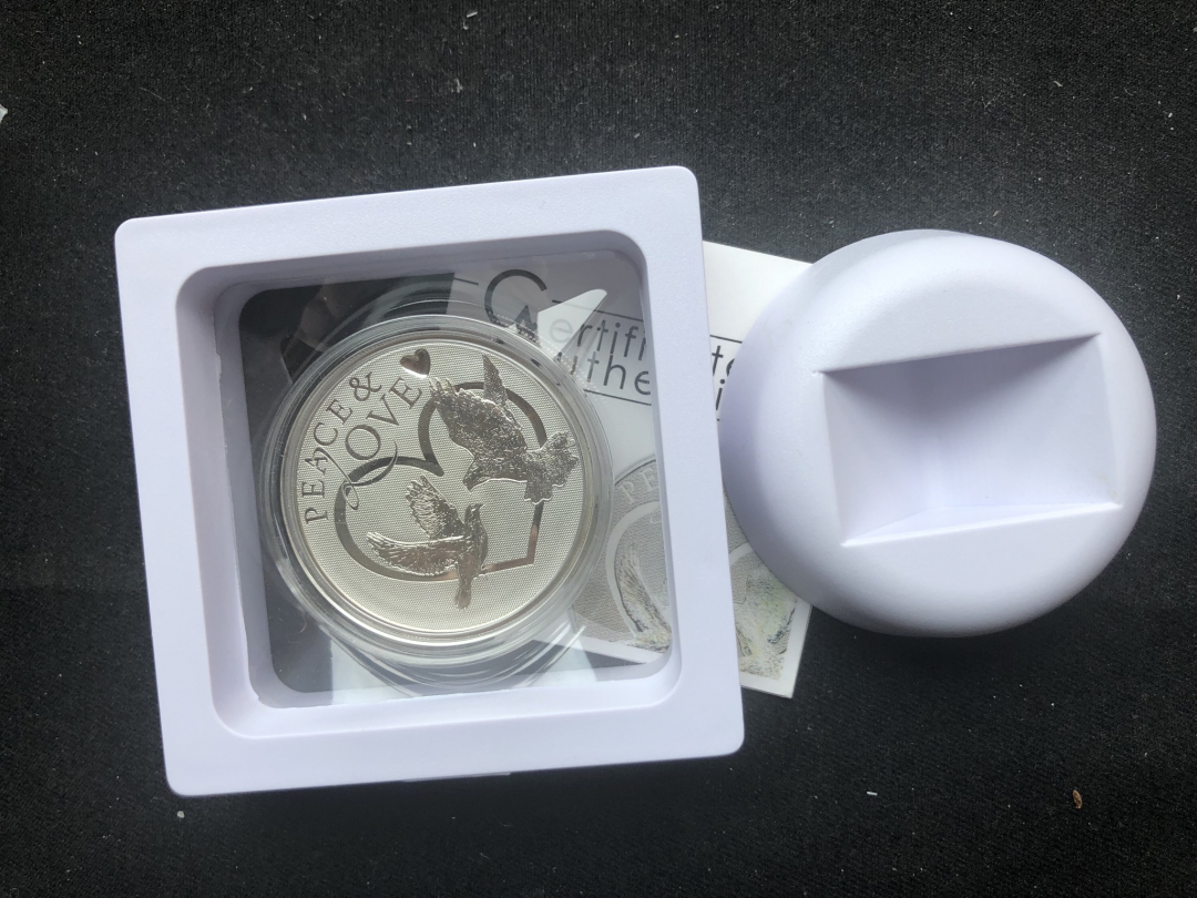 【币观天下】第七十三期拍卖 托克劳2012年5新西兰元，“和平与爱-心形鸽子”激光全息幻彩 浮雕精制纪念银币 