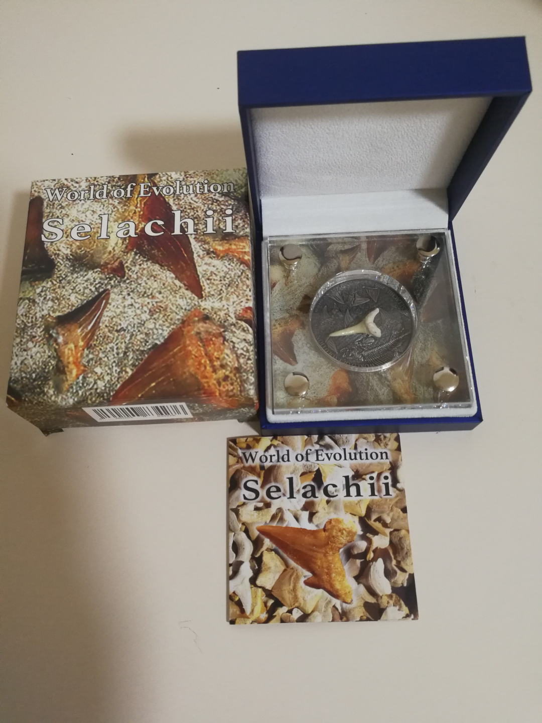 【币观天下】第七十三期拍卖 布基纳法索2016年镶嵌鲨鱼牙齿化石银币