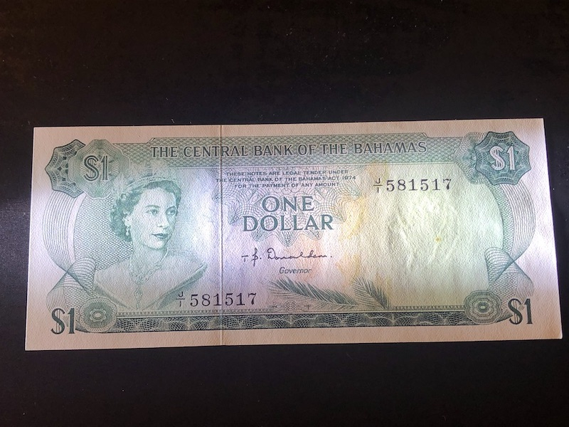 收藏联盟第九十期拍卖 巴哈马彩背版本1元 UNC 有一黄色纸胎