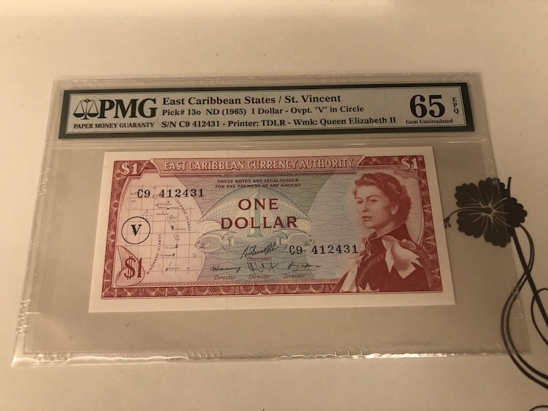 收藏联盟第九十一期拍卖 1965年东加勒比1元戎装女王 PMG65E S/N:C9 412431