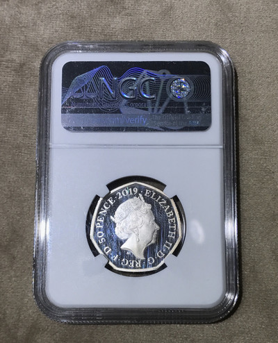 【随心拍&GetCoin】现代金银币拍卖第二十五期 英国2019年霍金黑洞50便士8克精制纪念银币NGC70