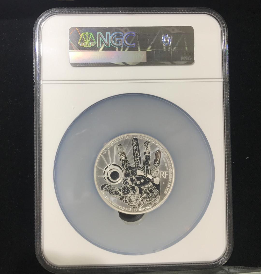 【随心拍&GetCoin】现代金银币拍卖第二十五期 2017年法国米其林季萨瓦餐厅的鸡蛋5盎司银币NGC70