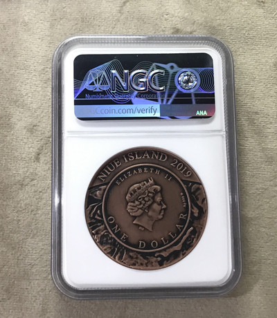【随心拍&GetCoin】现代金银币拍卖第二十五期 纽埃2019年陨石坑系列美国隆起圆丘镶陨石纪念银币NGC70