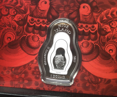 【随心拍&GetCoin】现代金银币拍卖第二十五期 【纽埃】纽埃2017年1新西兰元，应景中国生肖鸡年 俄罗斯“抱鸡套套娃”彩色 异形(娃娃形)精制银币