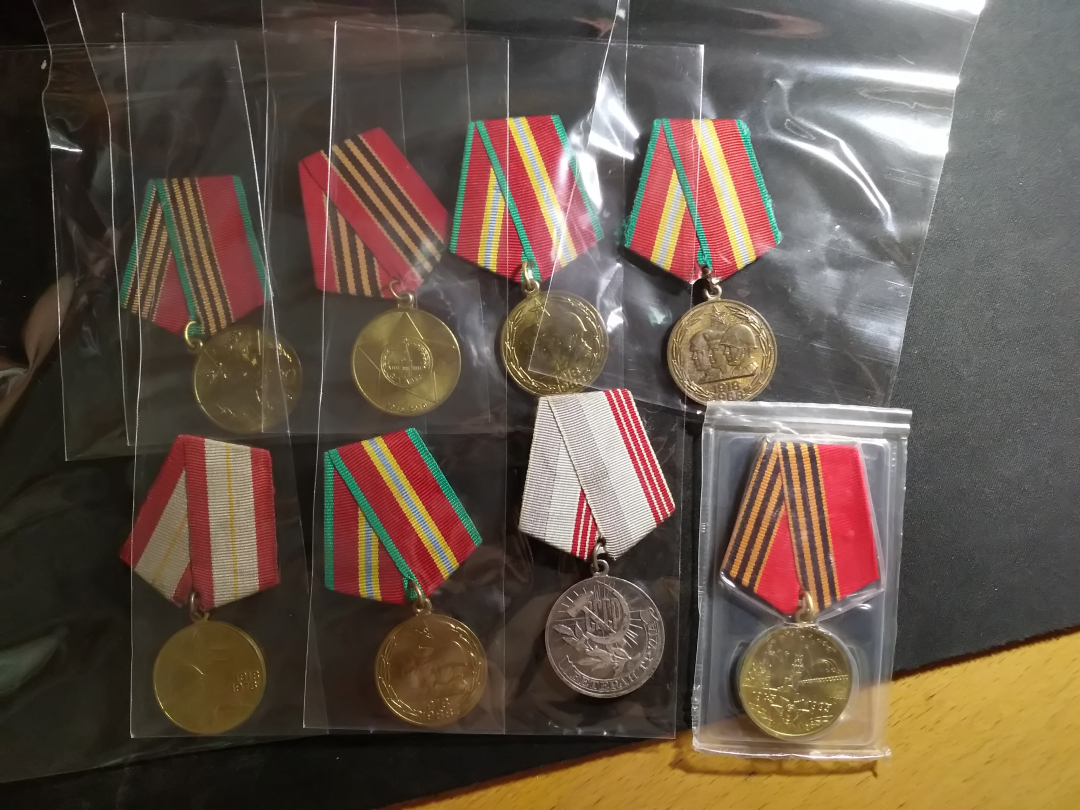 【鲸贝乐淘】千字文·第“金生丽水”号拍卖 【苏联勋章】8枚一起，有一个原封原装的