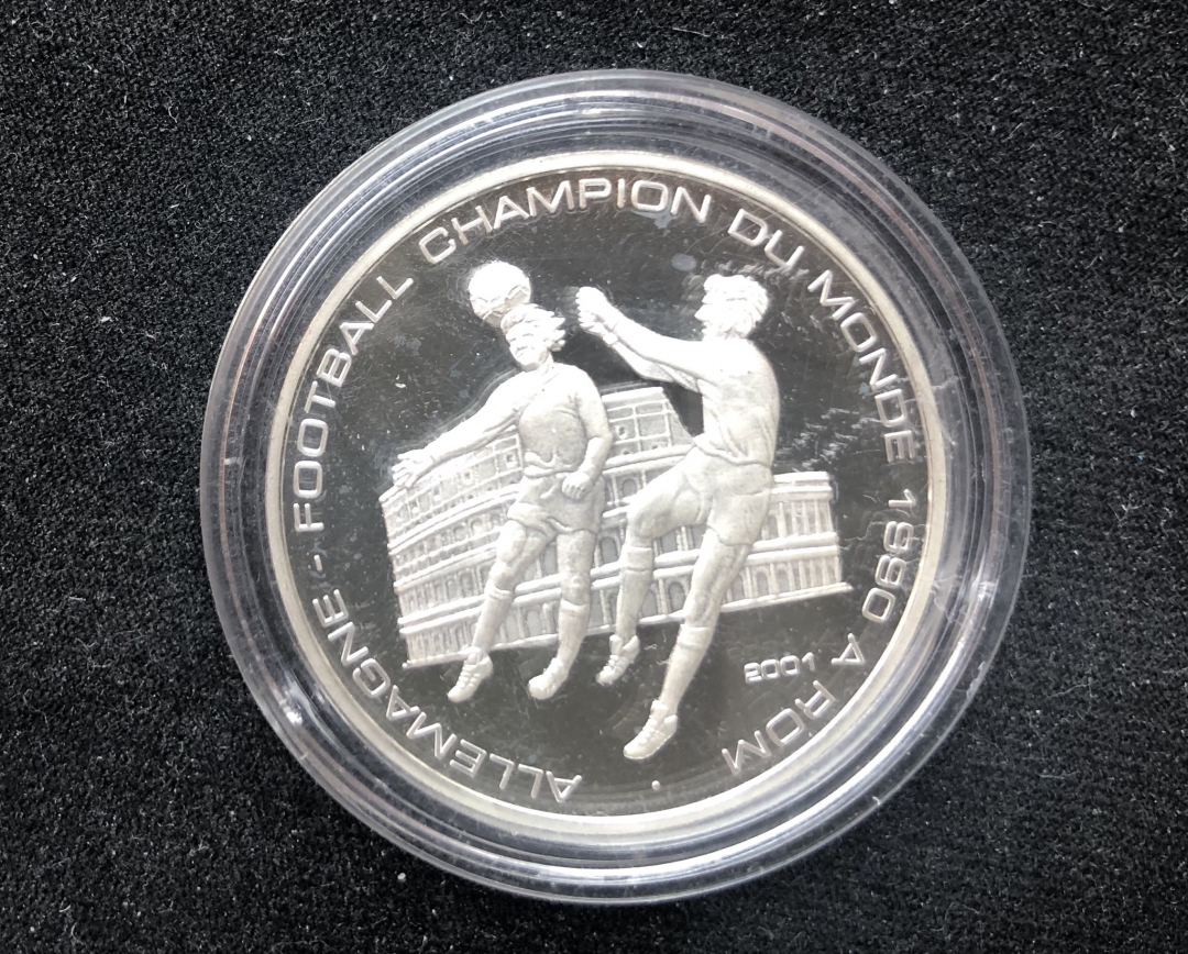 【币观天下】第七十五期拍卖 【刚果】1990年世界杯足球银币