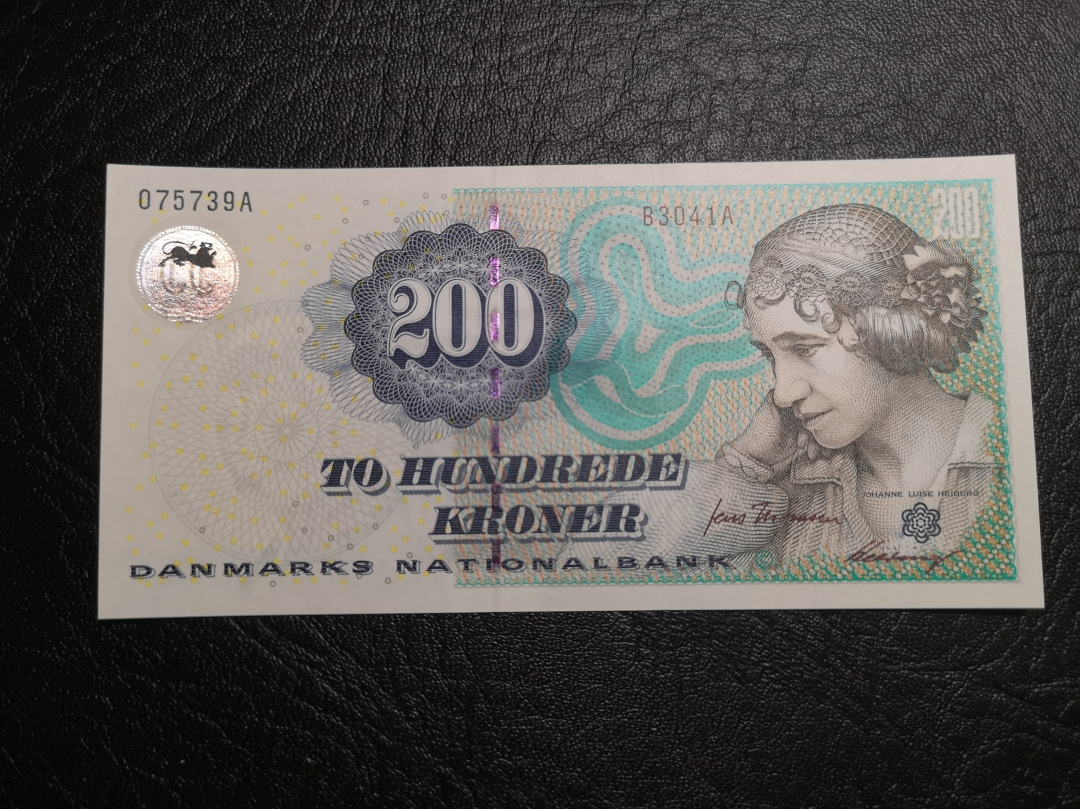 《外钞收藏家》第七十一期拍卖 丹麦浮雕版 2004年200克朗 unc