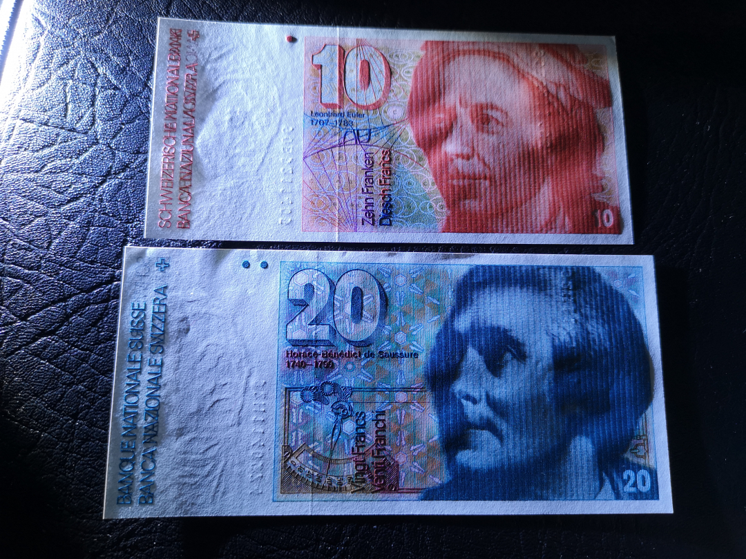 《外钞收藏家》第七十一期拍卖 瑞士人像版 20、10法郎两张  绝品