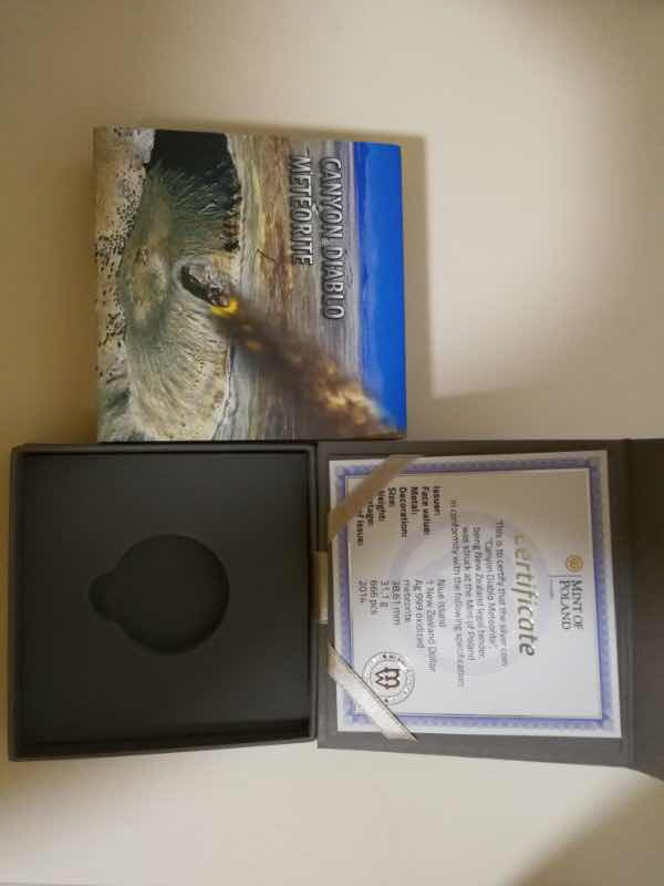 【币观天下】第七十六期拍卖 【一口价】 纽埃仿古陨石银币ngc70两枚2014巴林杰2015狼溪陨石币