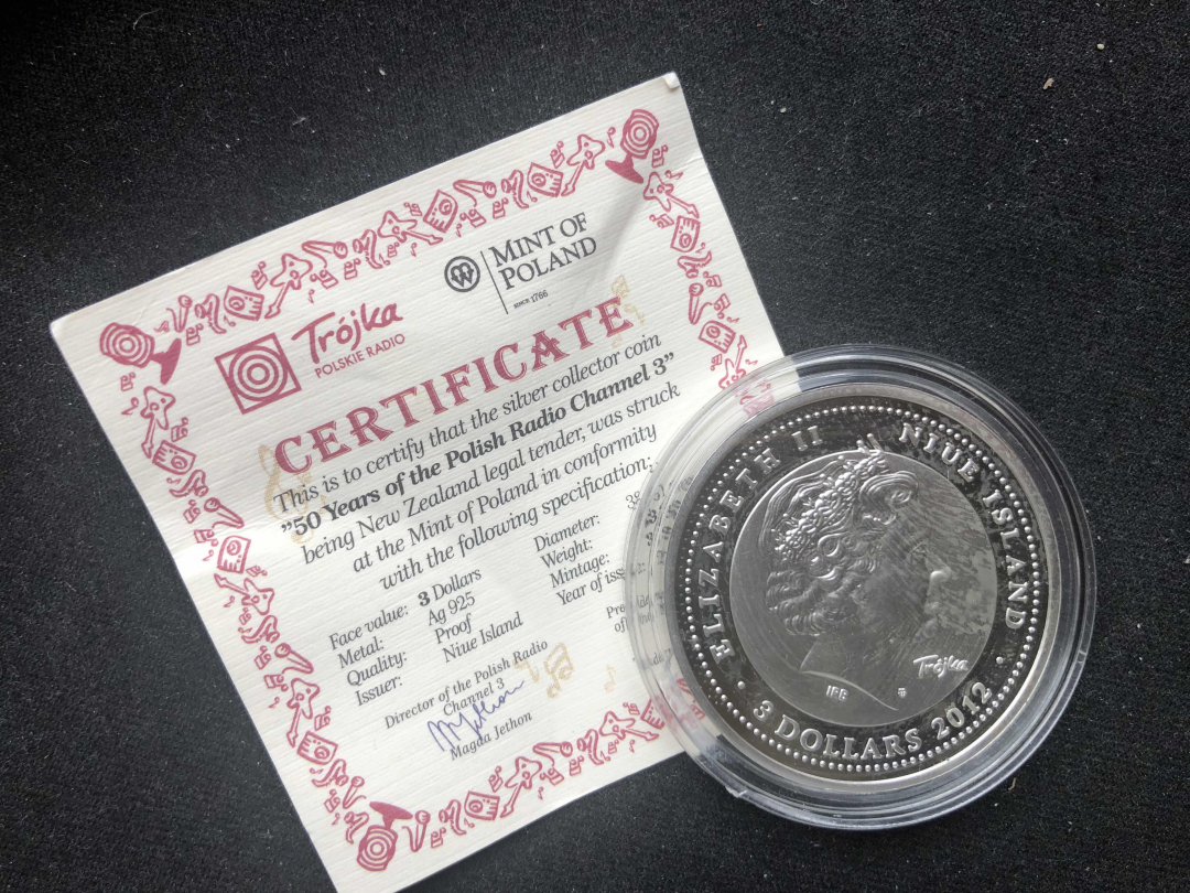 【币观天下】第七十六期拍卖 纽埃2012年3元  波兰广播第三节目 银币【带证书】