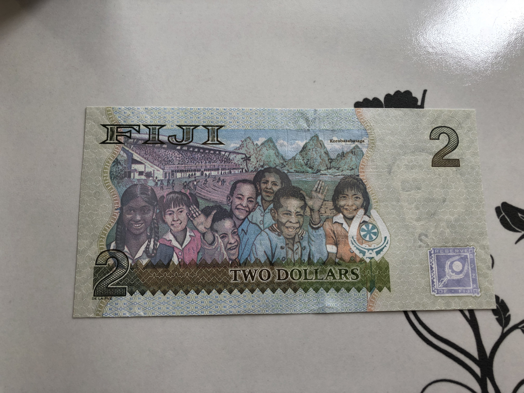 收藏联盟第九十四期拍卖 女王钞2元面值斐济/伯利兹组合  UNC 2张