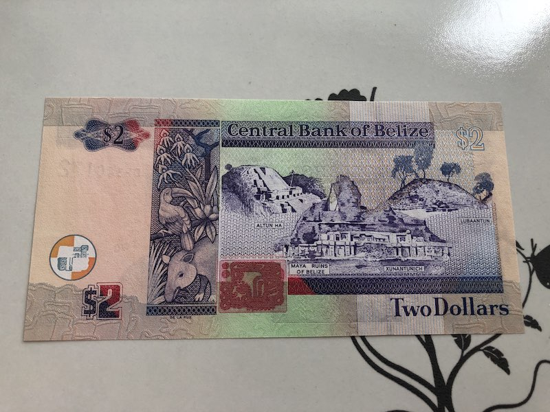 收藏联盟第九十四期拍卖 女王钞2元面值斐济/伯利兹组合  UNC 2张