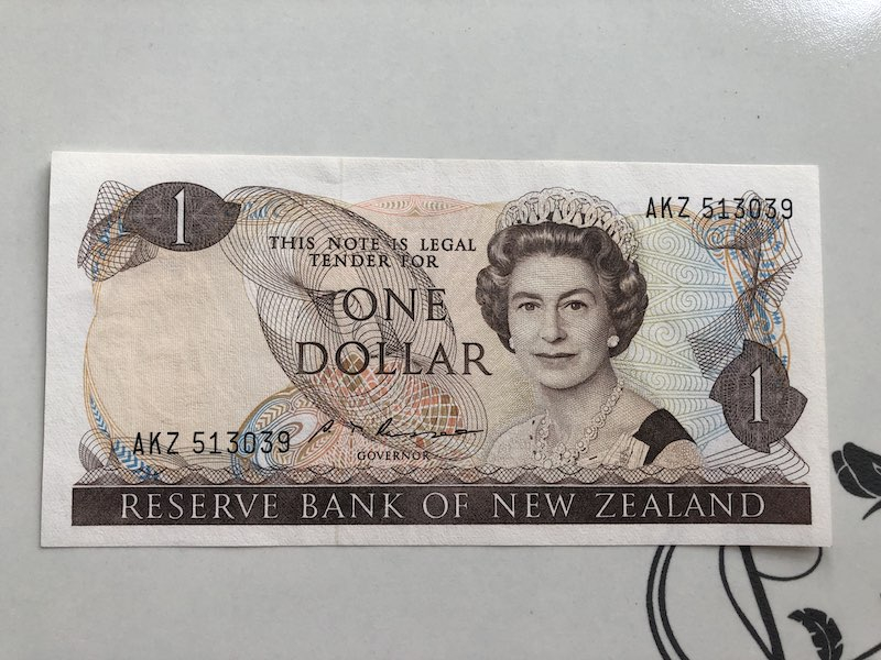 收藏联盟第九十四期拍卖 女王钞4张1元/镑免职 UNC如图 直布罗陀1元角轻微折