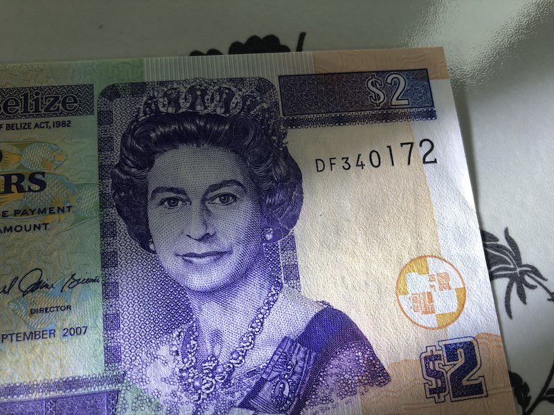 收藏联盟第九十四期拍卖 女王钞2元面值斐济/伯利兹组合  UNC 2张