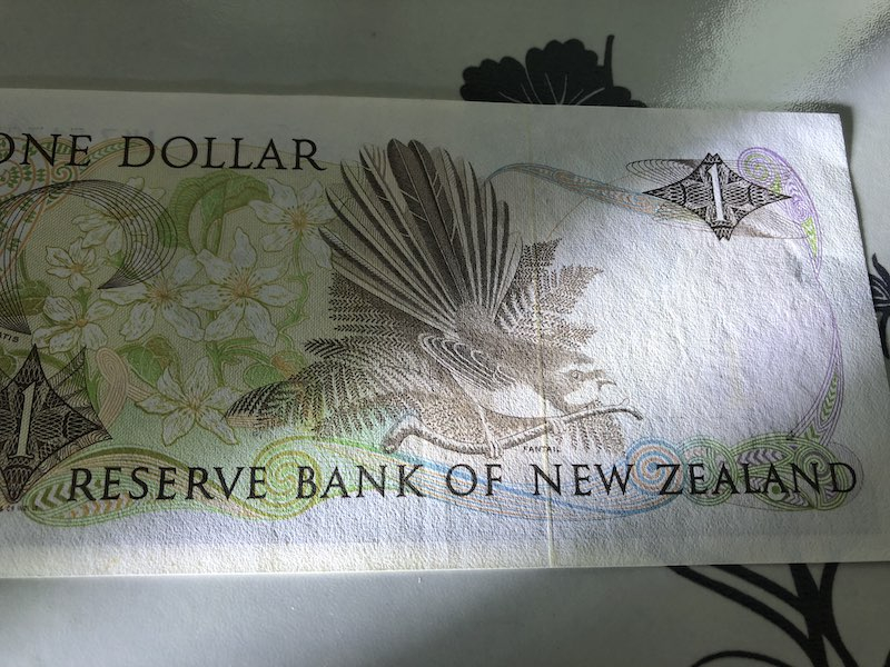 收藏联盟第九十四期拍卖 女王钞4张1元/镑免职 UNC如图 直布罗陀1元角轻微折