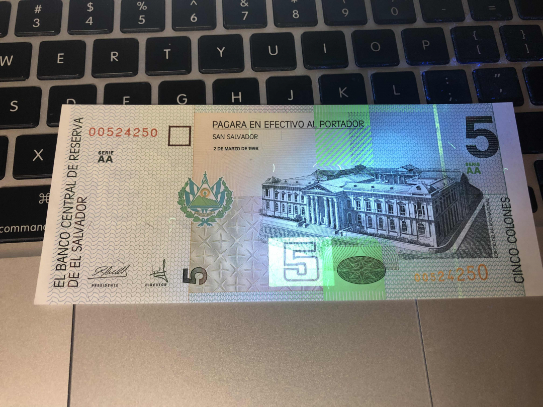 收藏联盟第九十四期拍卖 苏里南10，25盾；萨尔瓦多5克朗的unc