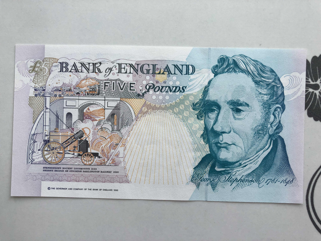 收藏联盟第九十四期拍卖 英国E序列皇冠版5镑A01首发 UNC