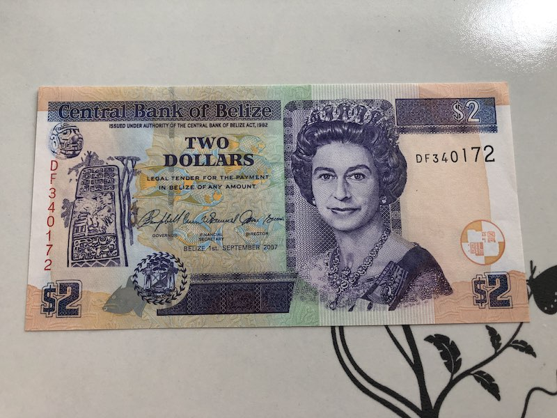 收藏联盟第九十四期拍卖 女王钞2元面值斐济/伯利兹组合  UNC 2张