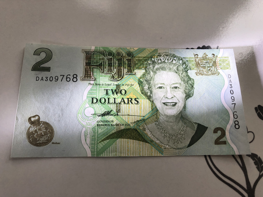 收藏联盟第九十四期拍卖 女王钞2元面值斐济/伯利兹组合  UNC 2张