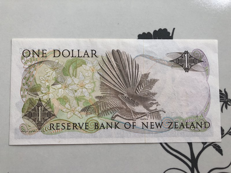 收藏联盟第九十四期拍卖 女王钞4张1元/镑免职 UNC如图 直布罗陀1元角轻微折