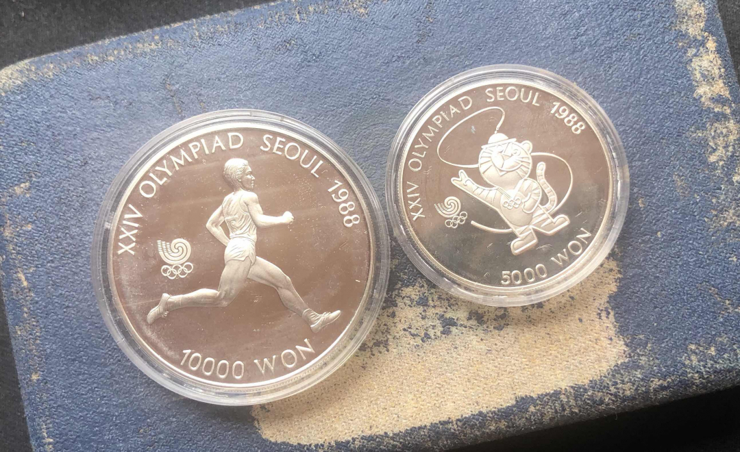 【币观天下】第七十八期拍卖 【韩国】1988韩国漢城奥运会一万元精制大银币+五千元银币一对