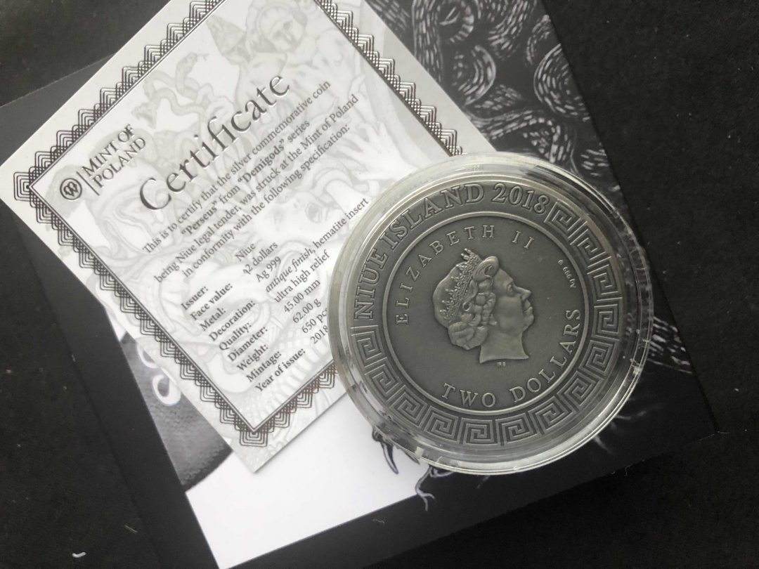 【币观天下】第七十八期拍卖 【纽埃】2019高浮雕镶嵌黑曜石第二枚-美杜莎