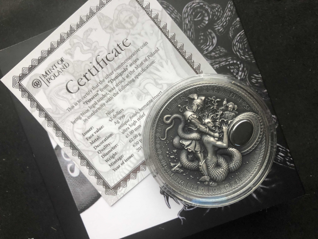 【币观天下】第七十八期拍卖 【纽埃】2019高浮雕镶嵌黑曜石第二枚-美杜莎