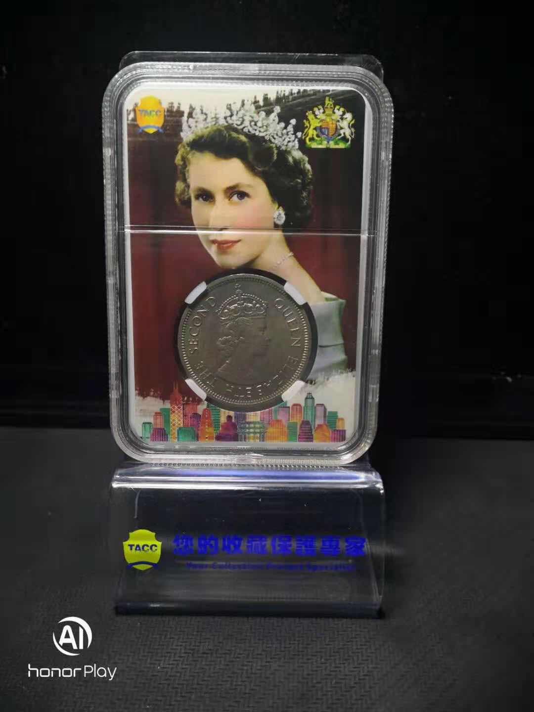 收藏联盟第九十六期拍卖 TACC专利全景标签封装。早期香港1960元1元。女王尖冠。暗记版。