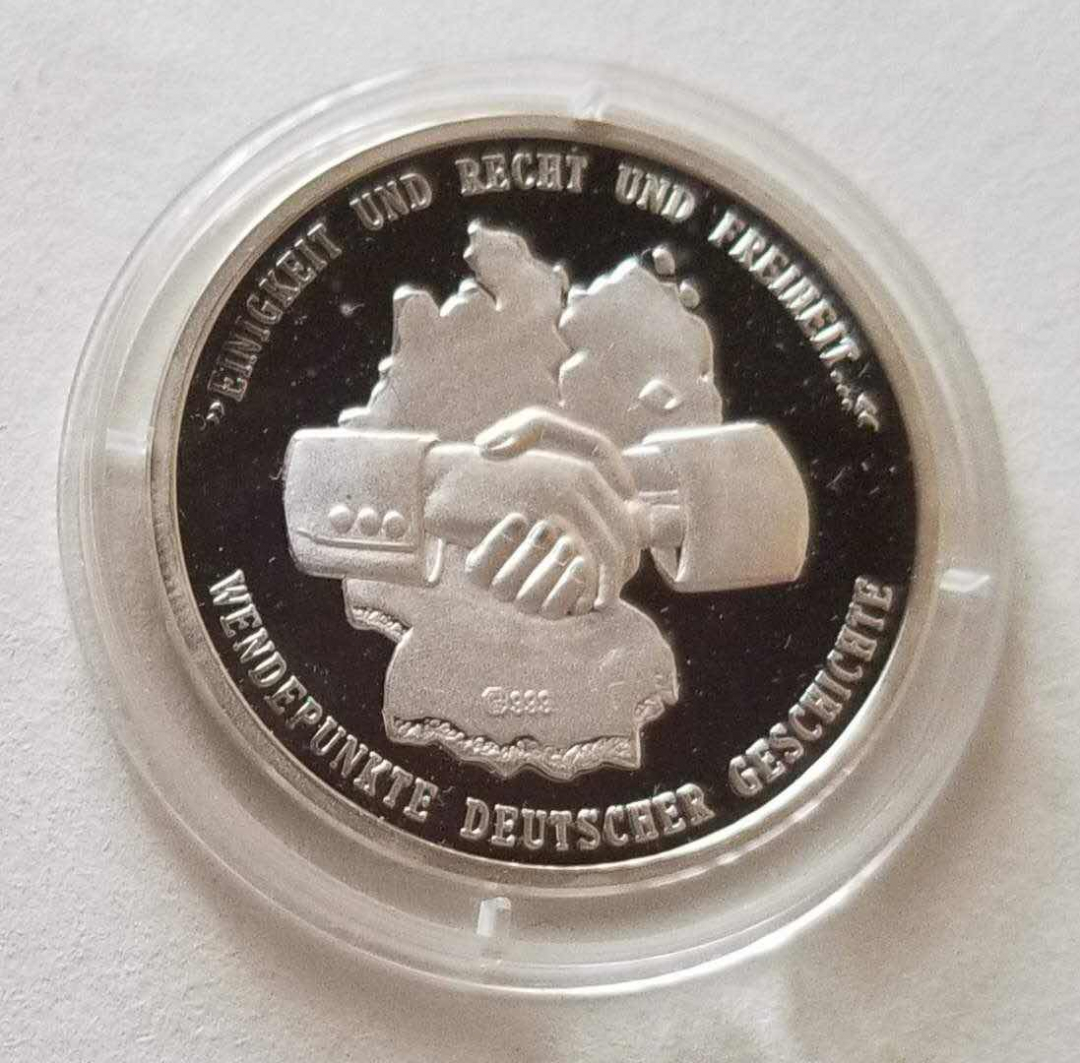 【币观天下】第七十八期拍卖 德国历史精彩瞬间“逃离柏林墙”纪念银章