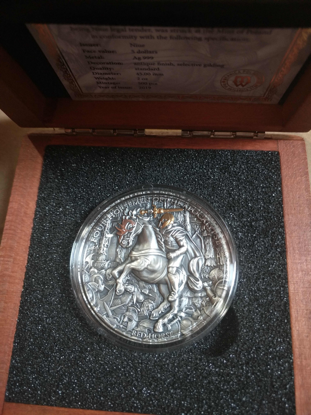 【币观天下】第七十八期拍卖 【纽埃】纽埃高浮雕系列四骑士第二枚红马