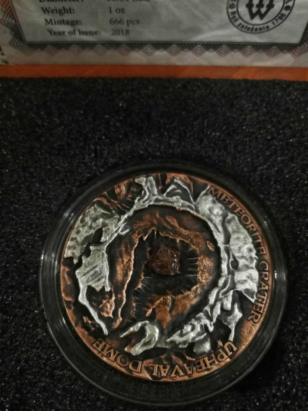 【币观天下】第七十八期拍卖 【一口价】纽埃2019年陨石系列6美国隆起圆丘陨石坑镀铜银币，盒证齐全