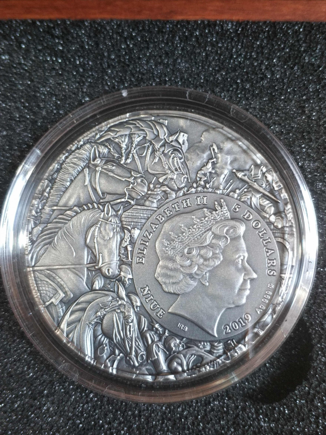 【币观天下】第七十八期拍卖 【纽埃】纽埃高浮雕系列四骑士第二枚红马