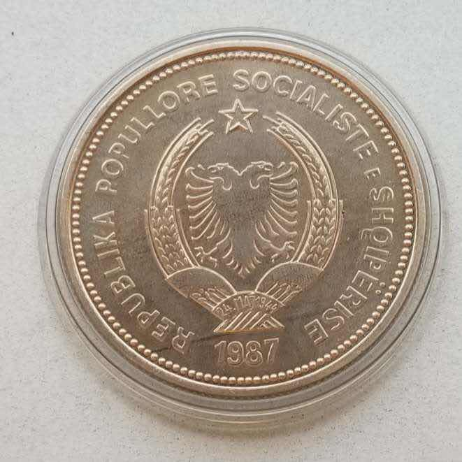 【币观天下】第七十八期拍卖 阿尔巴尼亚1987年都拉斯港5列克纪念币 铜镍合金，UNC。