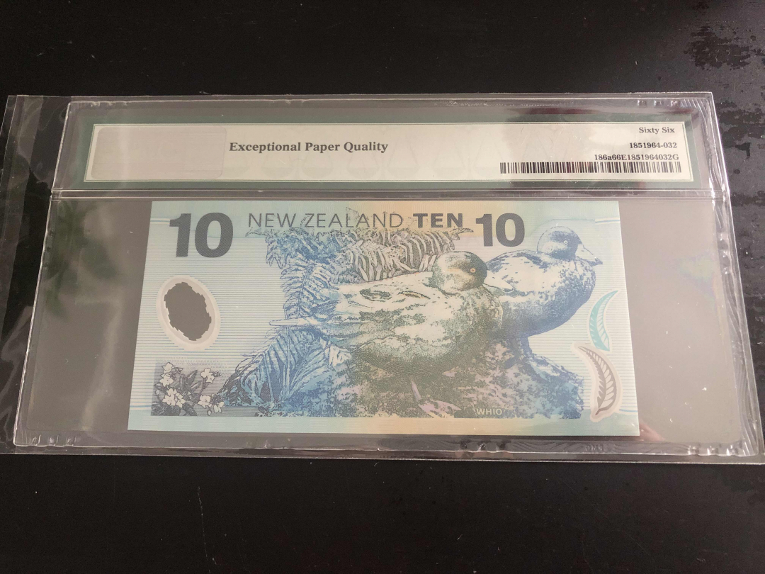 收藏联盟第九十六期拍卖 1999年新西兰初版首发年份10元千位号码 PMG67E