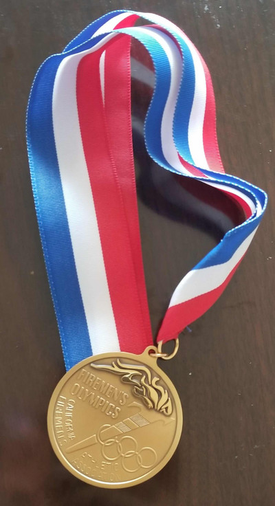 【随心拍&GetCoin】现代金银币拍卖第二十九期 1002年美国加州消防员田径协会奥运火炬纪念章直径52毫米。